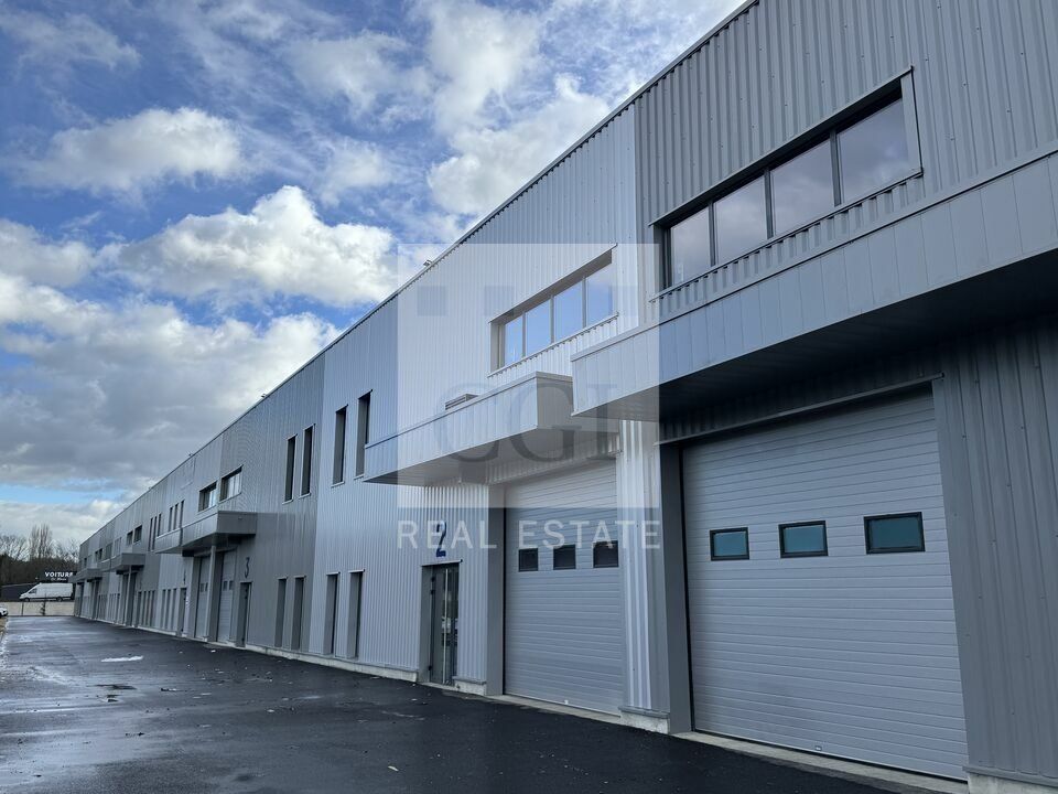 Vente local d''activites 1032 m² divisibles à partir de 319 m²