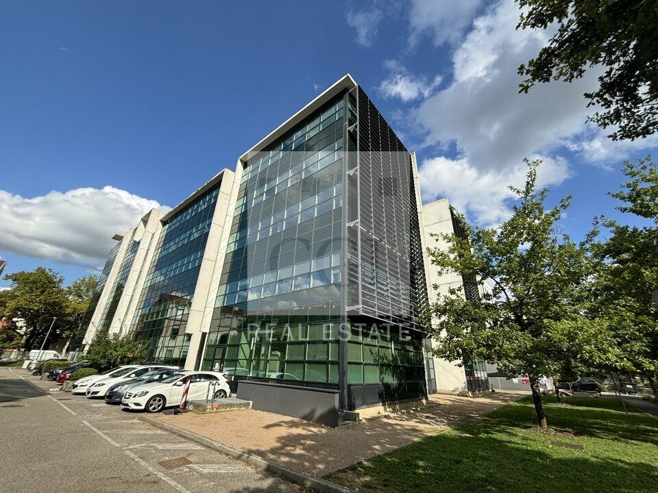 Location bureaux 1589.3 m² divisibles à partir de 84.7 m²