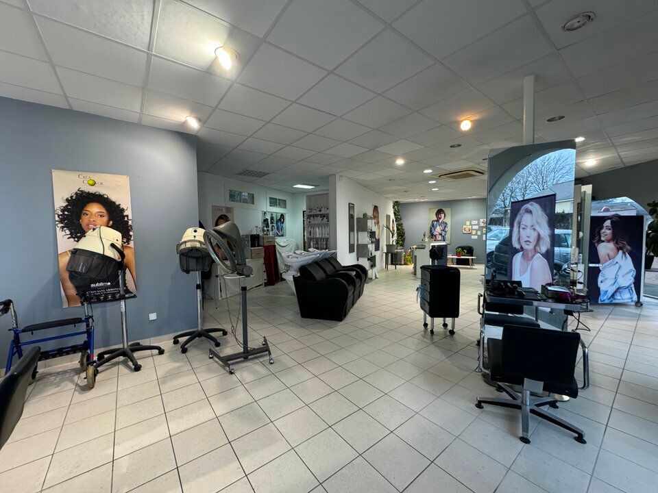 TOURS NORD COMMERCE A VENDRE 90 M² IDEAL SERVICES OU ACTIVITES MEDICALES