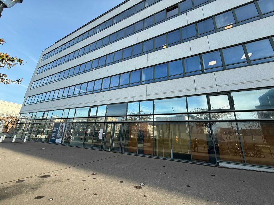 Location local commercial 533 m² non divisibles