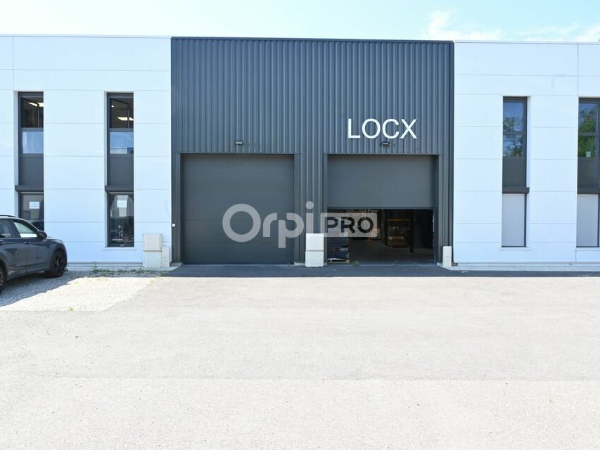 Location local d''activites 876.5 m² non divisibles