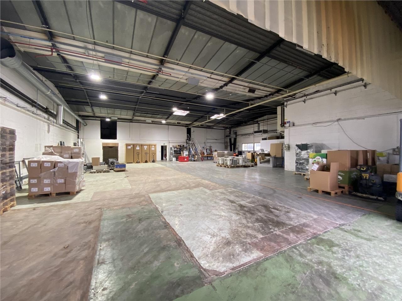 Location local 400 m² à Auneau-Bleury-Saint-Symphorien