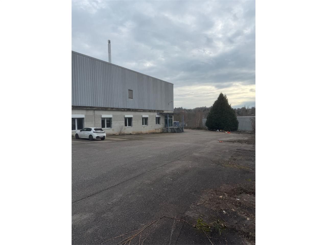 Location local 900.00 m² à LIMOGES