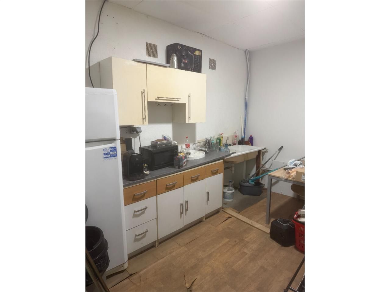 local d'activité zone sud 135m² avec porte sectionnelle - faible loyer