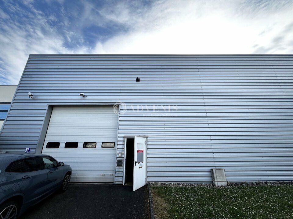 Location local d''activites 450 m² non divisibles