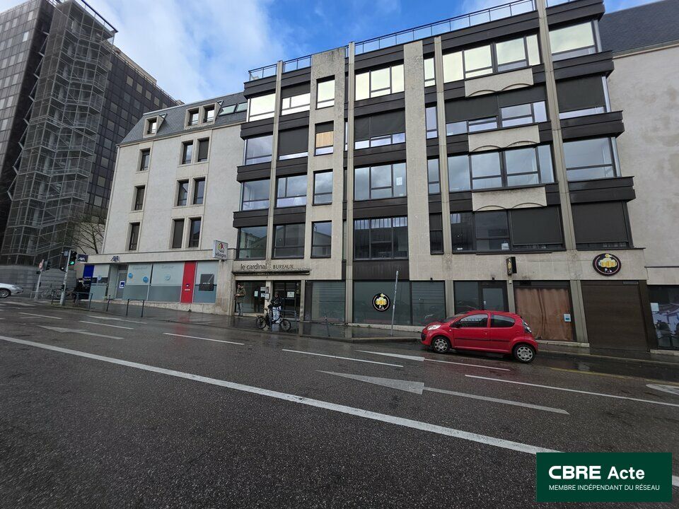 Location bureaux 569.6 m² divisibles à partir de 135.4 m²