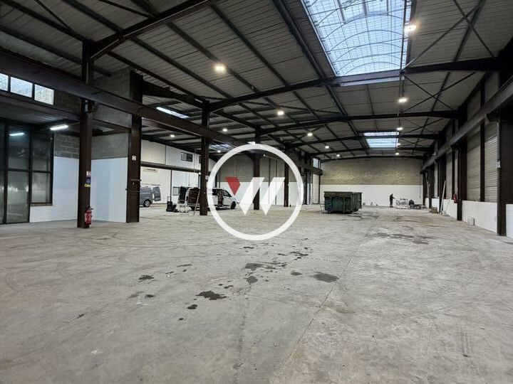 Location local d''activites 1609 m² non divisibles