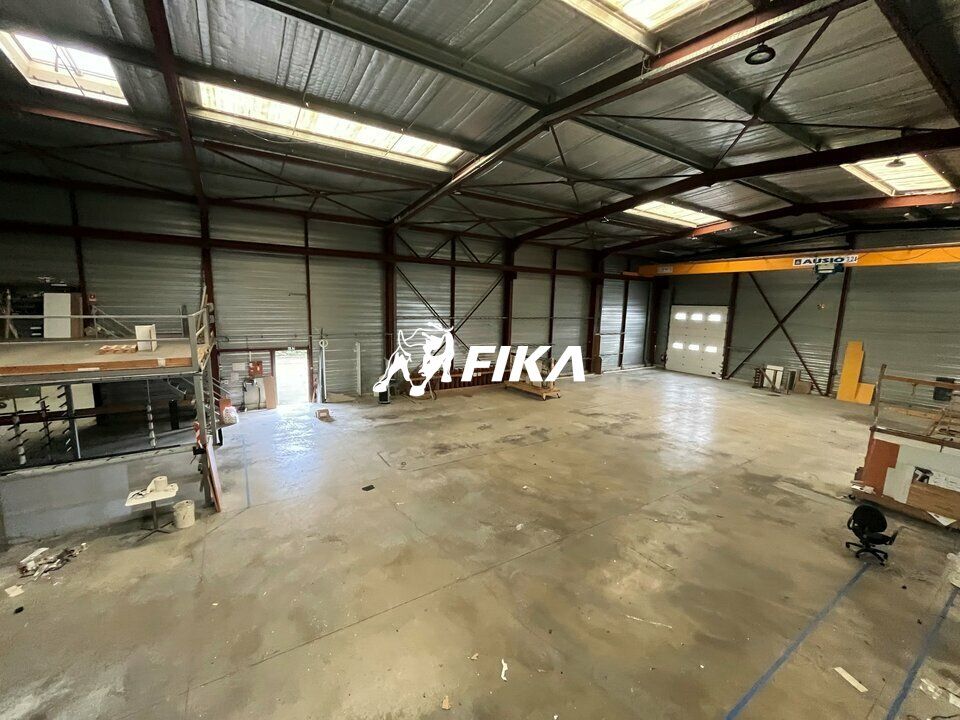 Vente local d''activites 1300 m² non divisibles