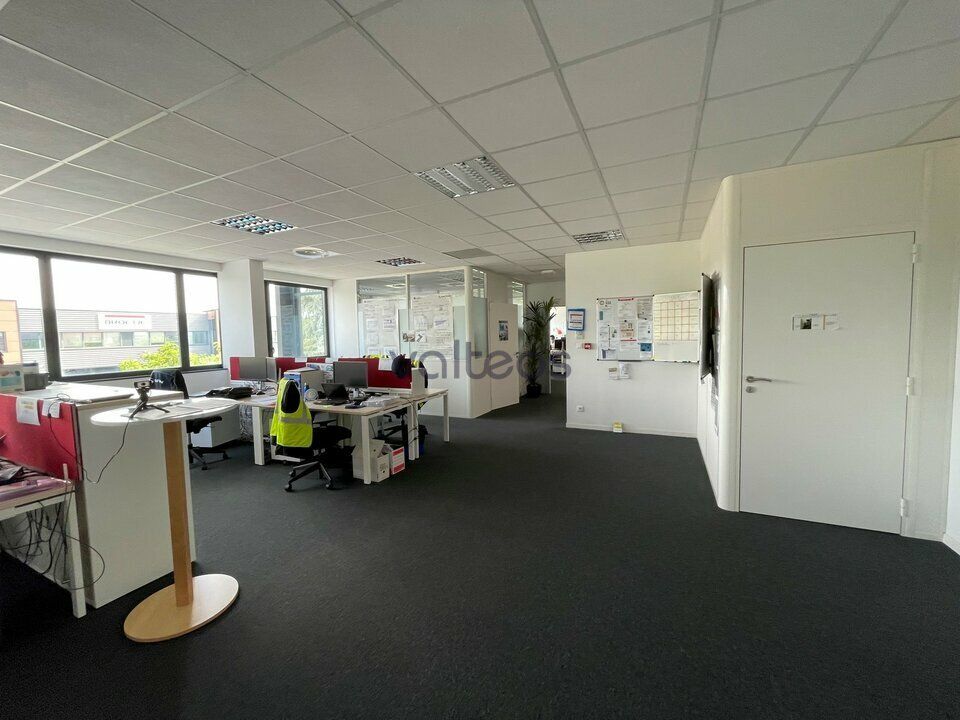 Location local d''activites 839 m² non divisibles