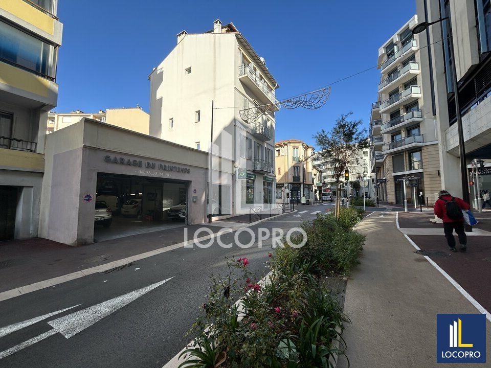 A CEDER - LOCAL COMMERCIAL - 220 M2 - ANTIBES