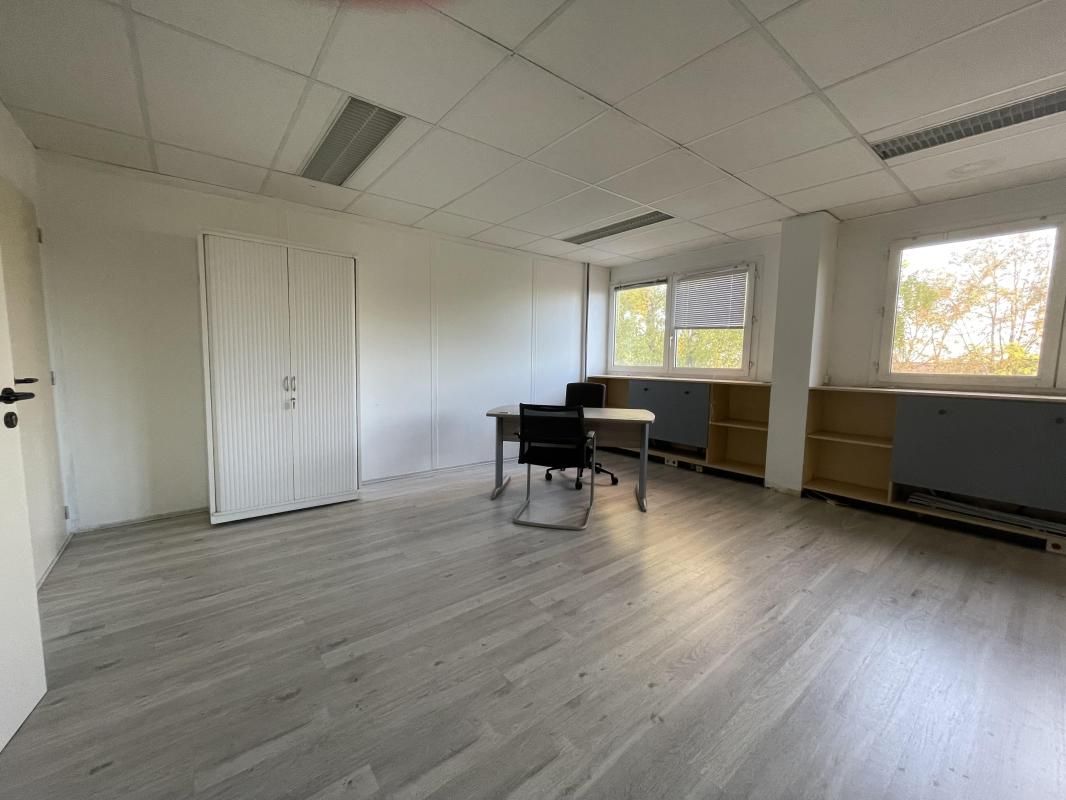 Location bureaux 30 m² divisibles à partir de 30 m²