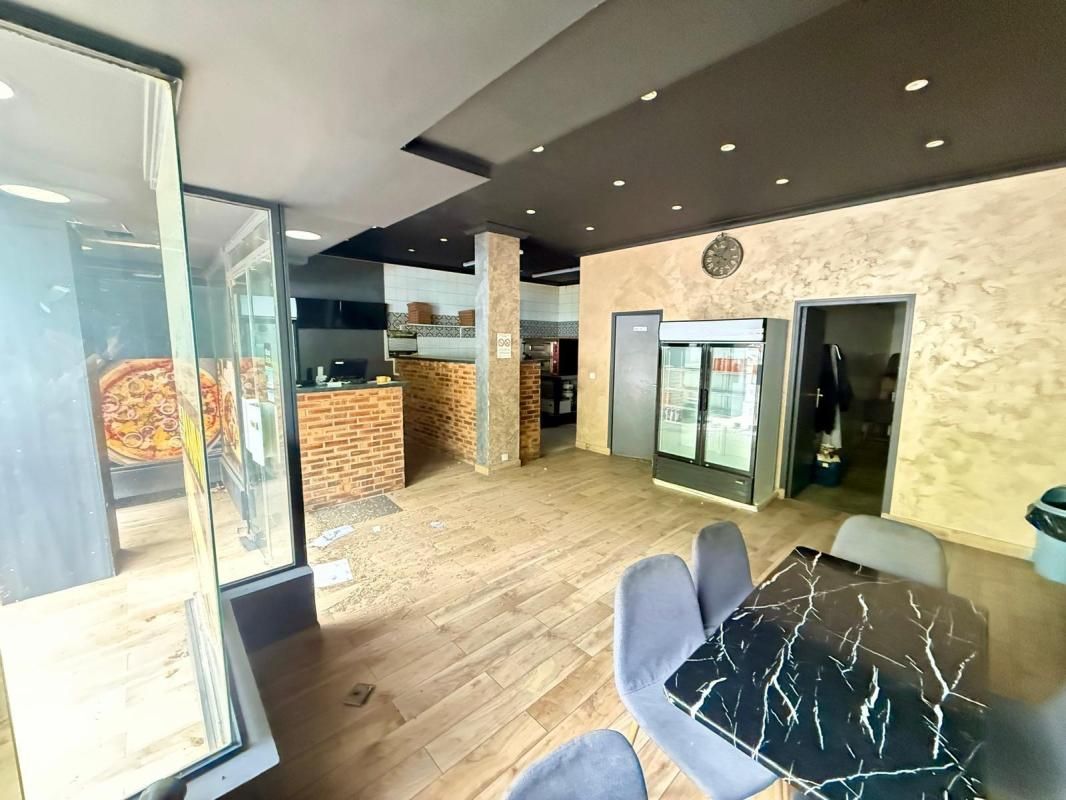 Location local commercial 62 m² non divisibles