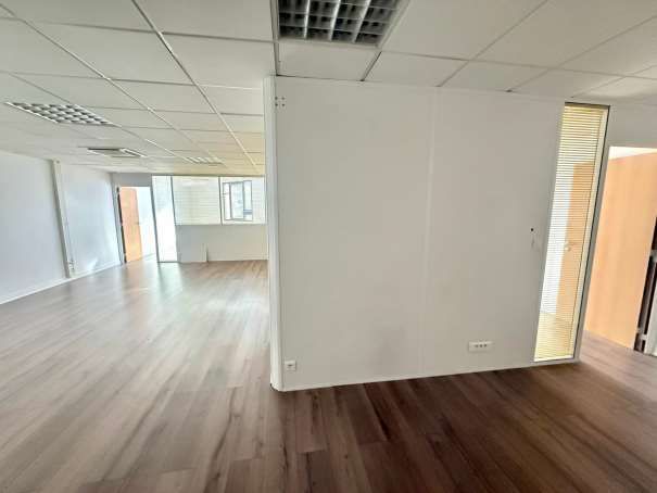 Location bureaux 78 m² non divisibles