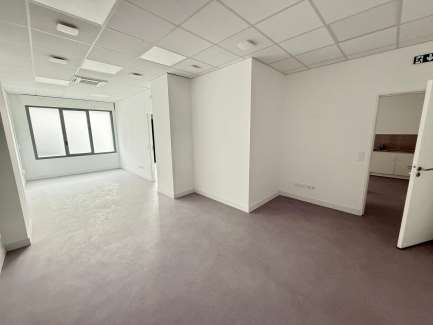 Location local commercial 156 m² non divisibles