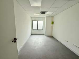 Location local commercial 156 m² non divisibles