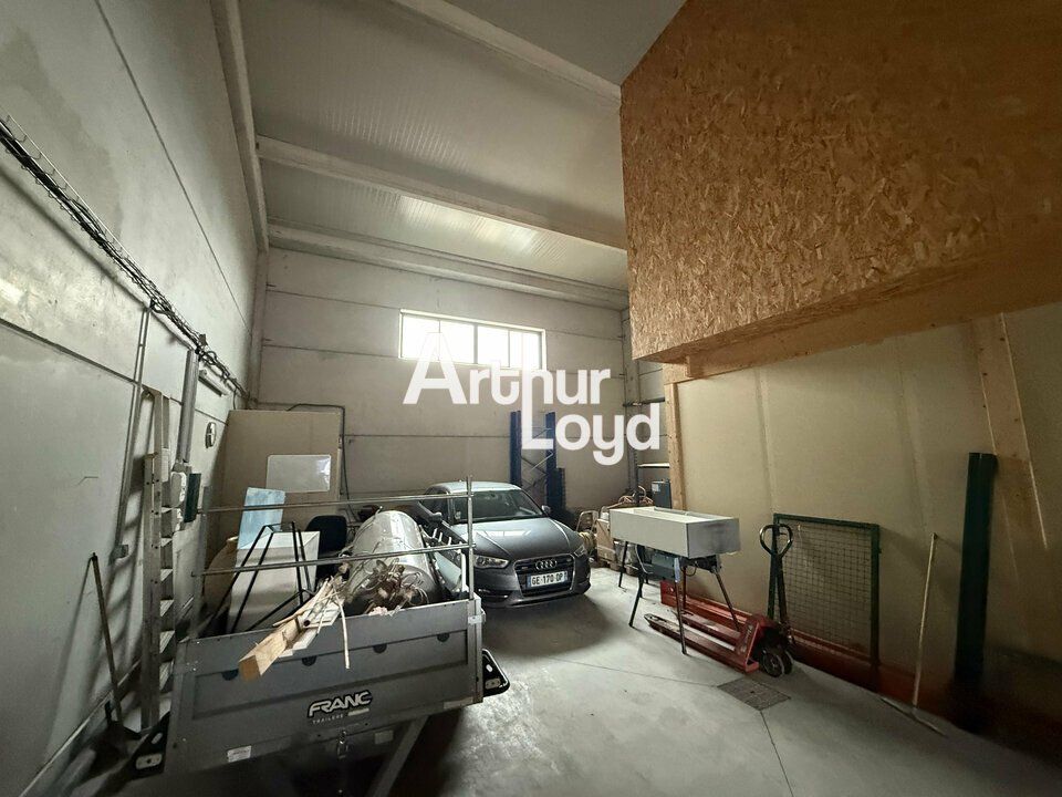 Location local d''activites 240 m² non divisibles