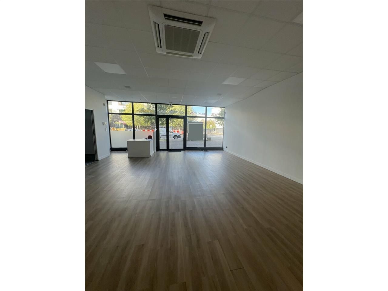 Vente local commercial 109 m² non divisibles