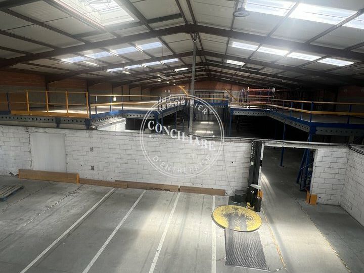 Location local d''activites 2434 m² non divisibles