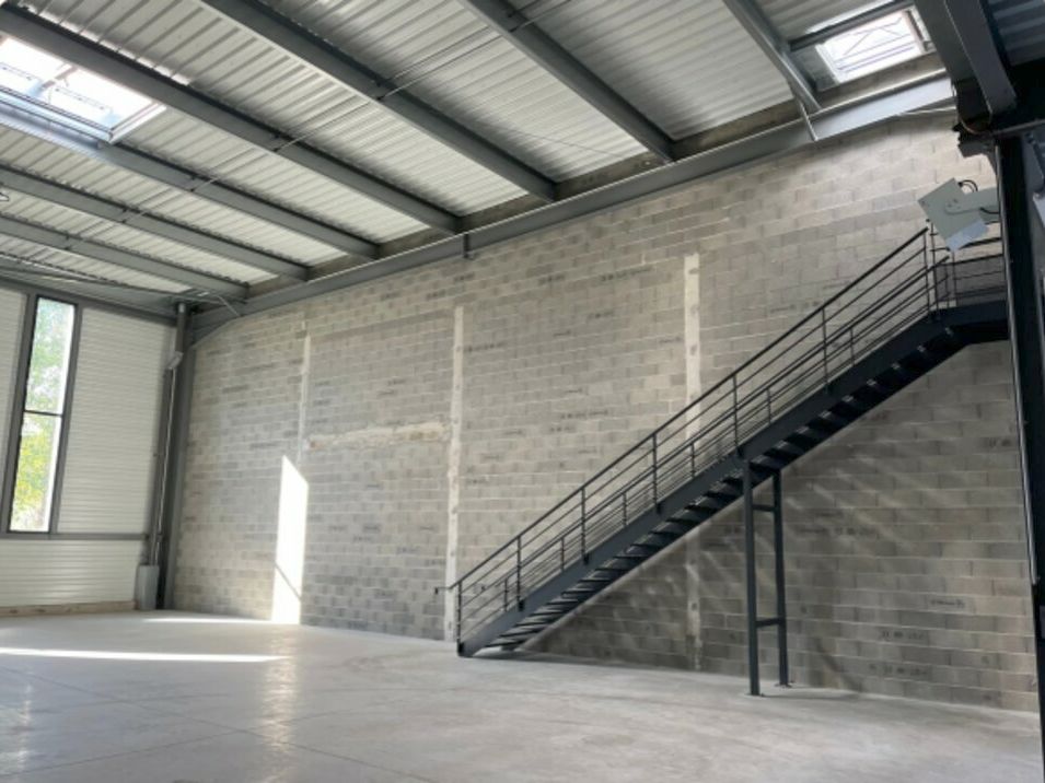 Location local d''activites 378 m² non divisibles