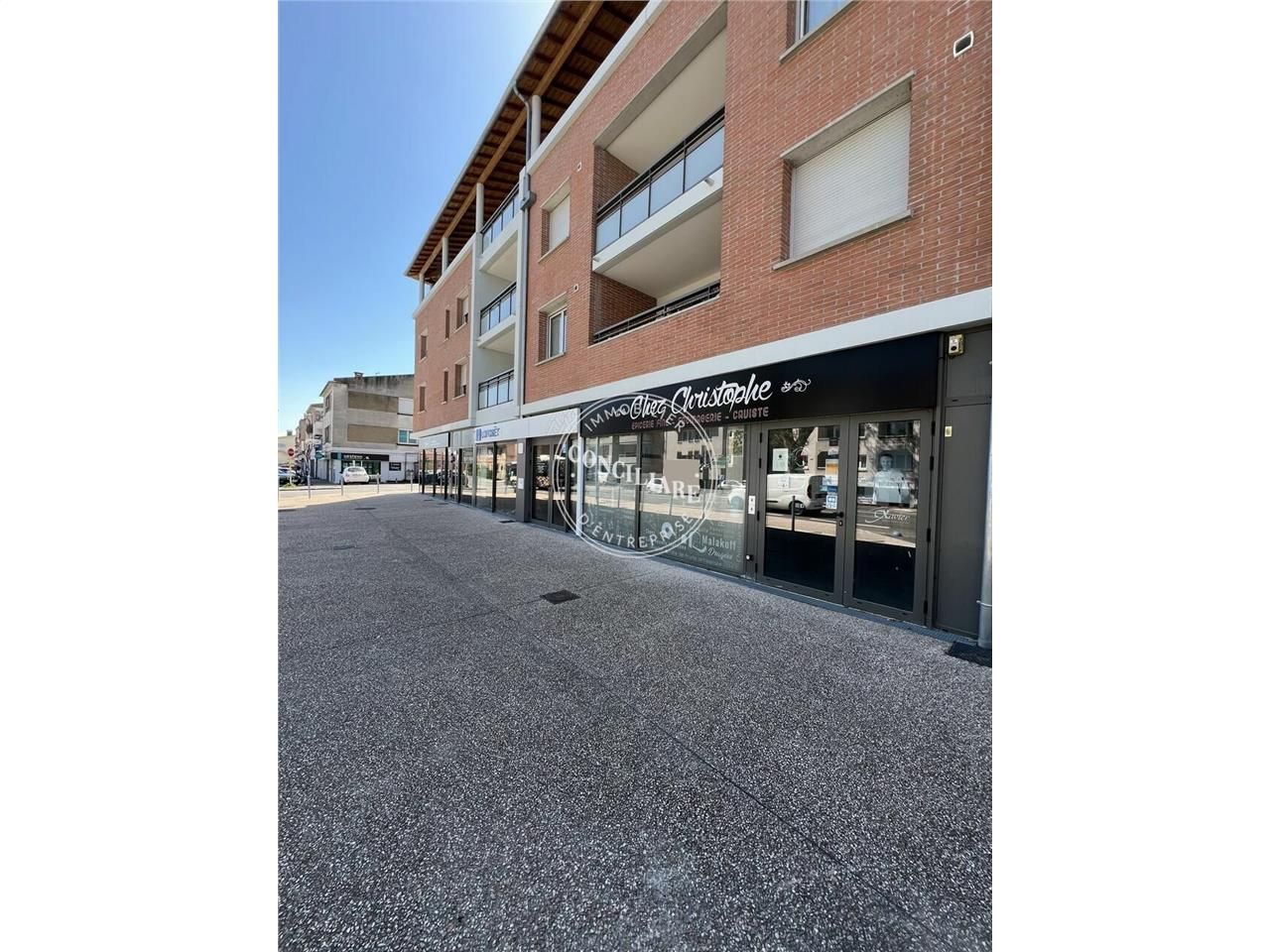 Location local commercial 122 m² non divisibles