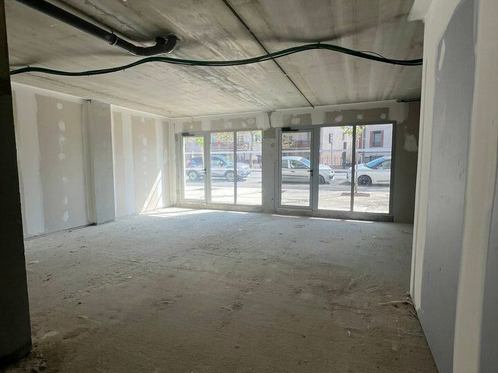 Vente local commercial 69 m² non divisibles
