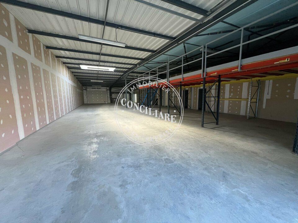 Location local d''activites 862 m² non divisibles
