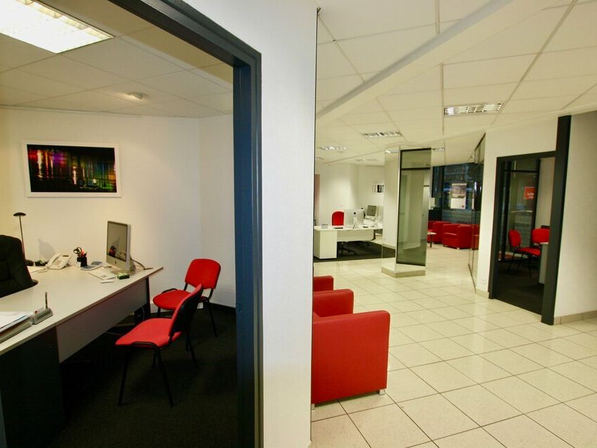 A LOUER - HÔTEL DE VILLE - BUREAUX 170 m2 + PARKINGS