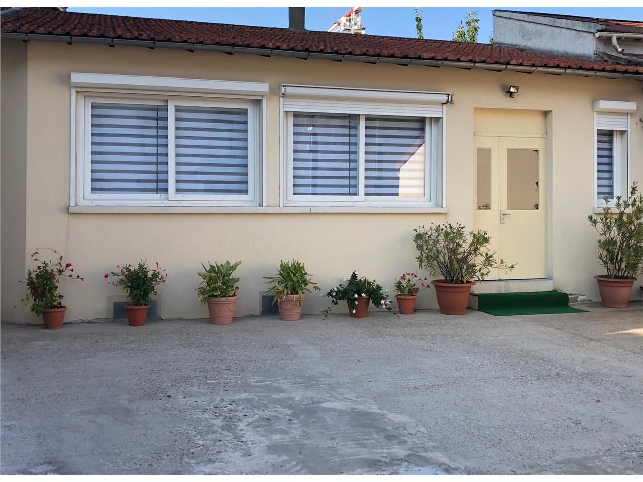 Location local commercial 135 m² à Clamart