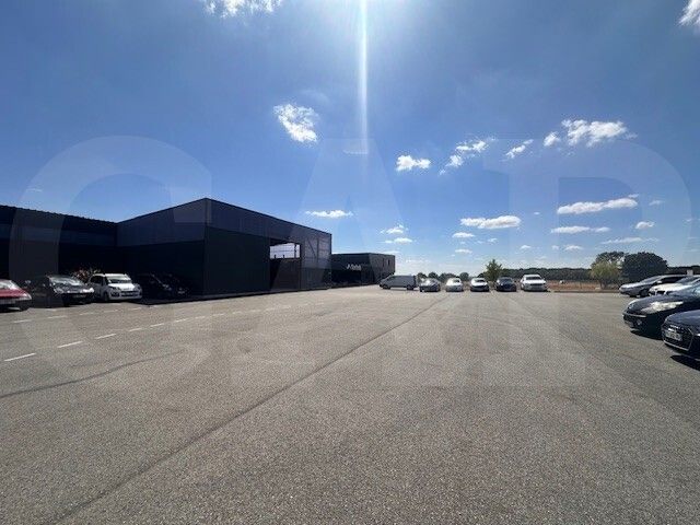 Location local 6199 m² à Bourg-des-Comptes
