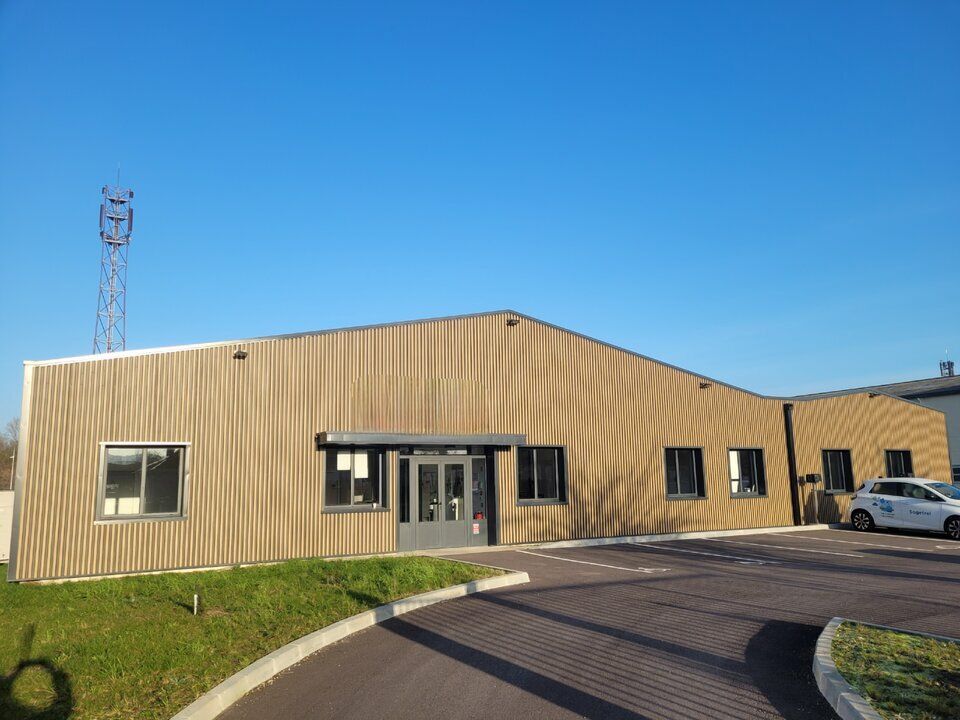 Location local d''activites 710 m² non divisibles