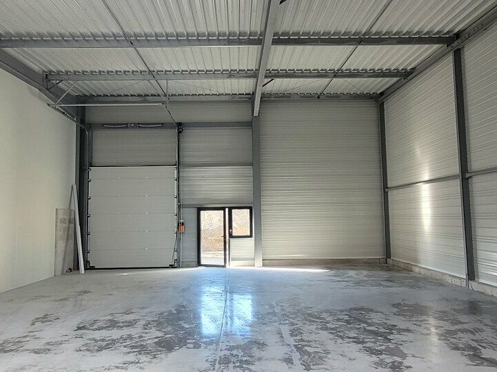 LOCAL ARTISANAL NEUF A LOUER.