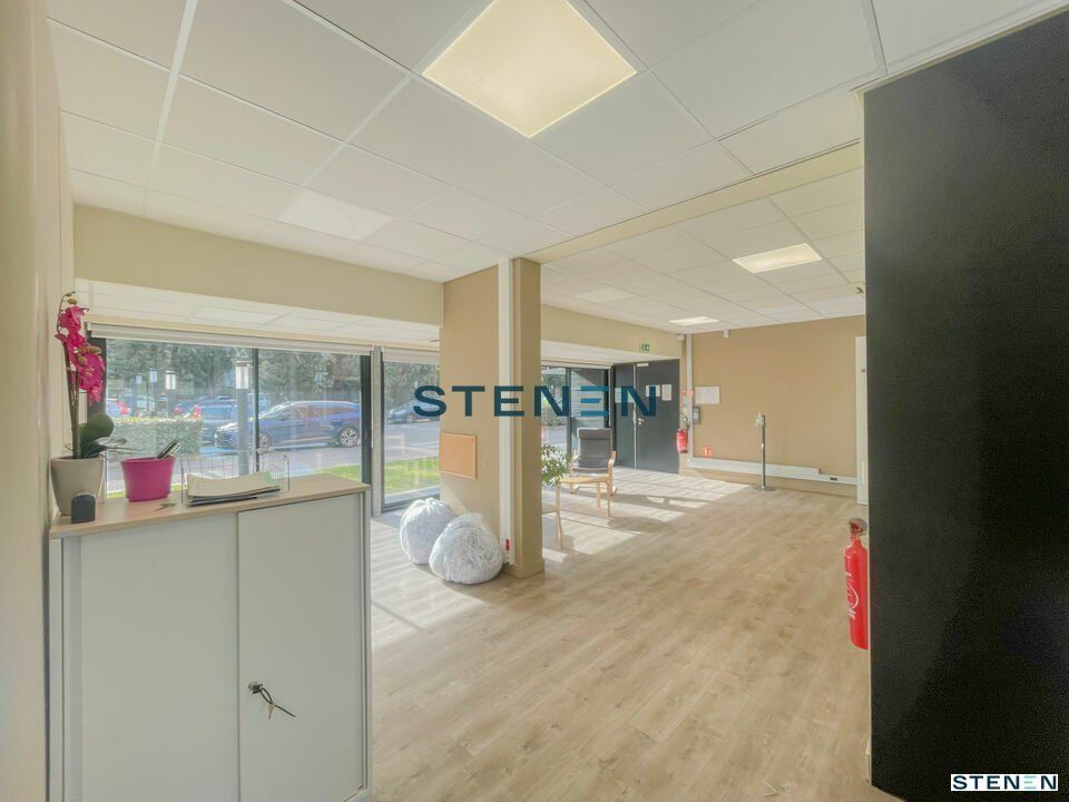 À LOUER - BUREAUX  2474 m2 DIV 170 m² - AVIGNON