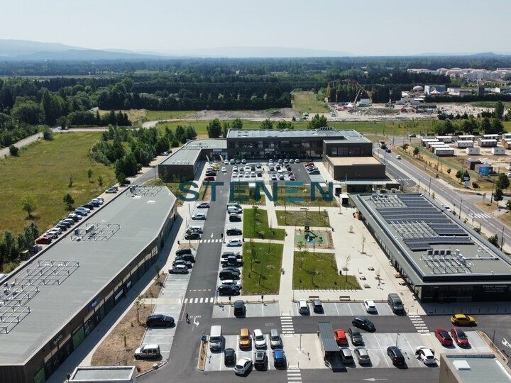 Location local commercial 139 m² non divisibles