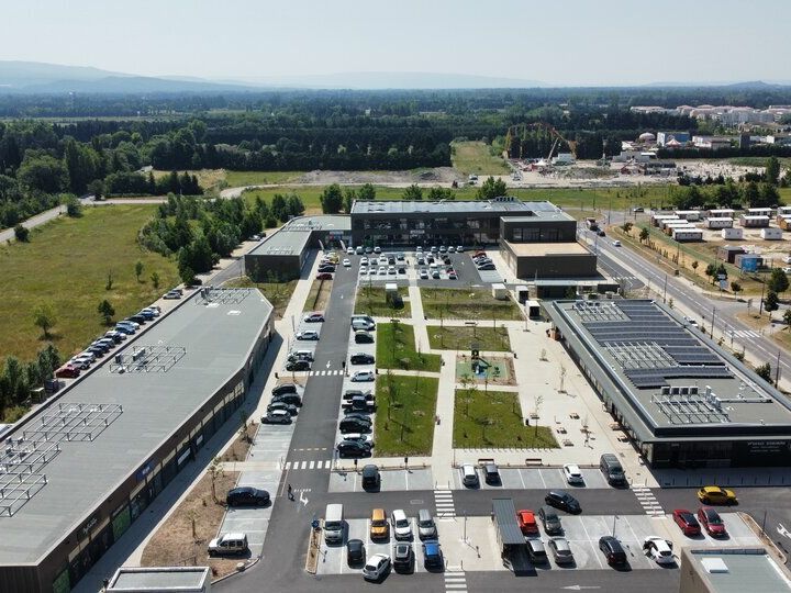 À LOUER - COMMERCE 581M² DIVISIBLES - MONTEUX