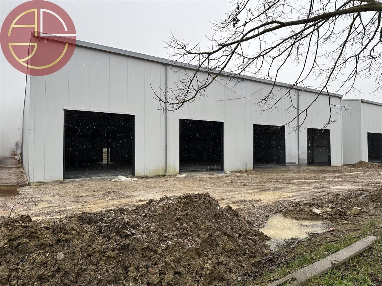 Location local 150 m² à VERFEIL