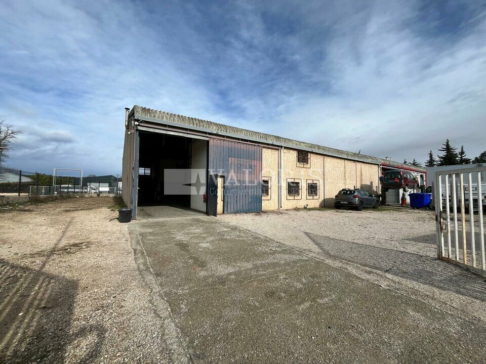 Location local d''activites 600 m² non divisibles