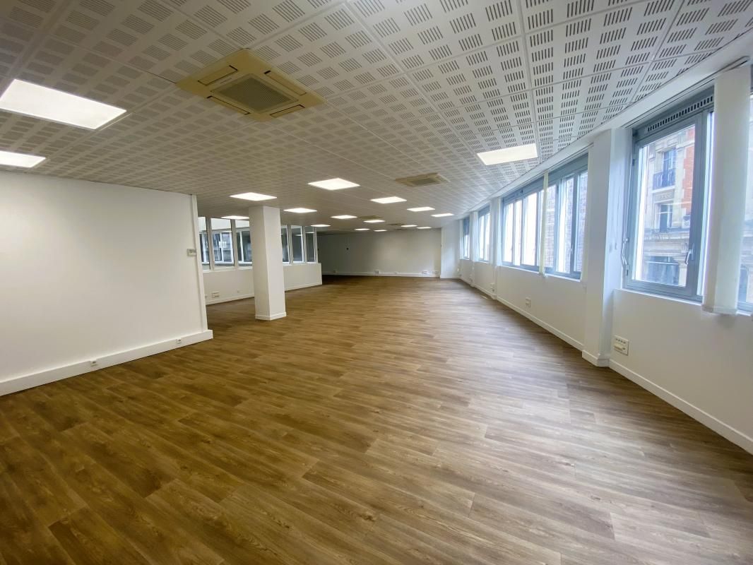 Location bureaux 323 m² non divisibles