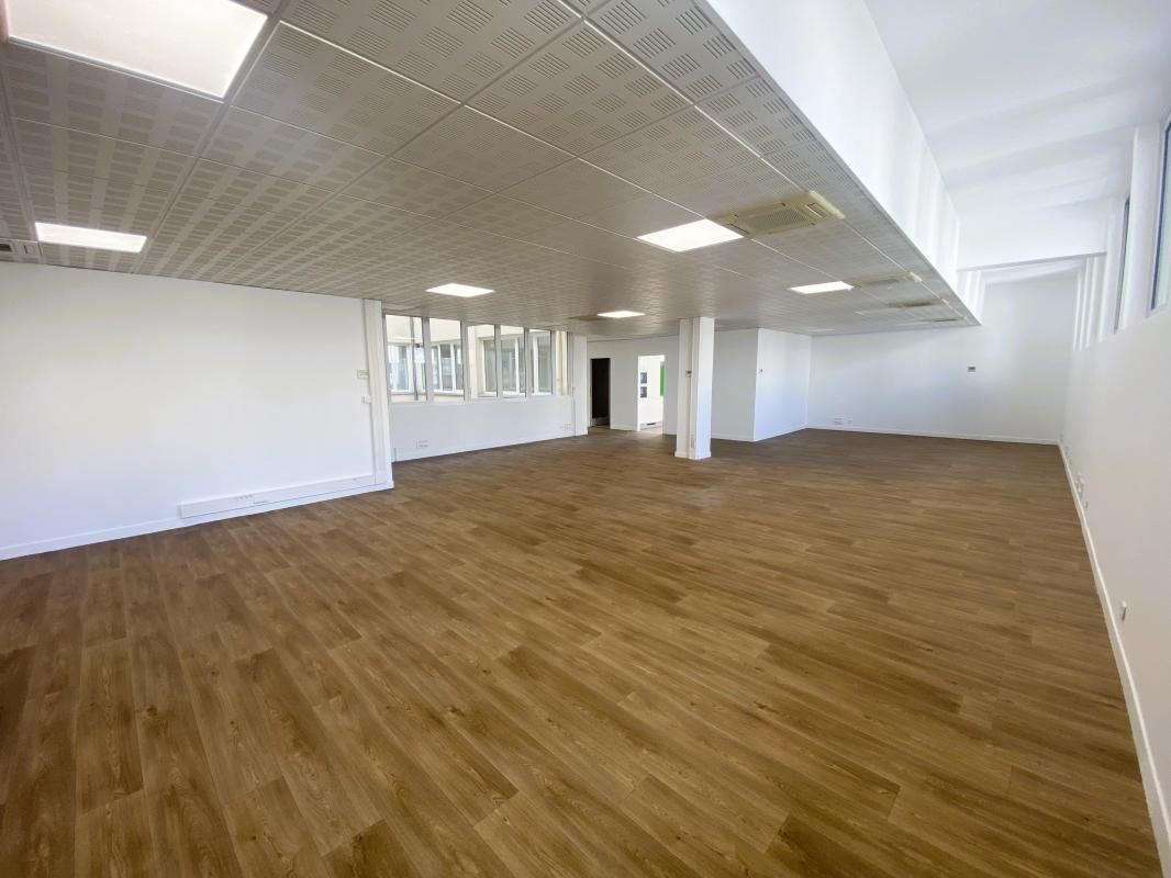 Location bureaux 323 m² non divisibles