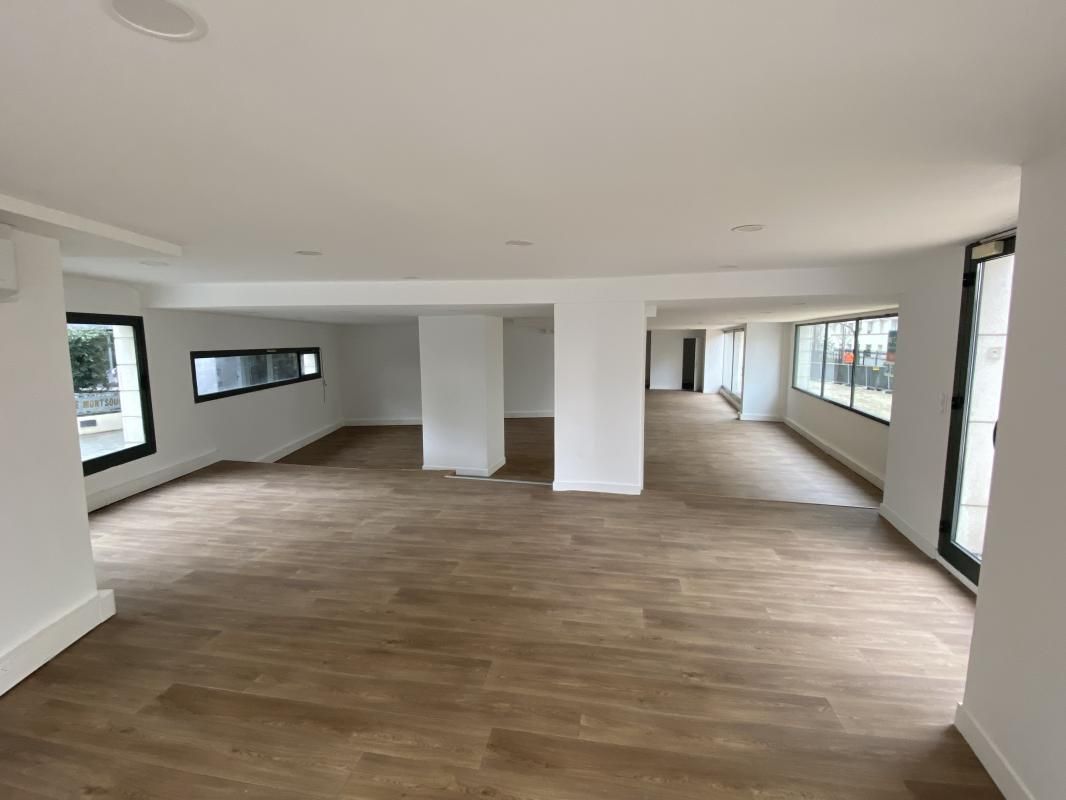 Location local commercial 238 m² divisibles à partir de 78 m²