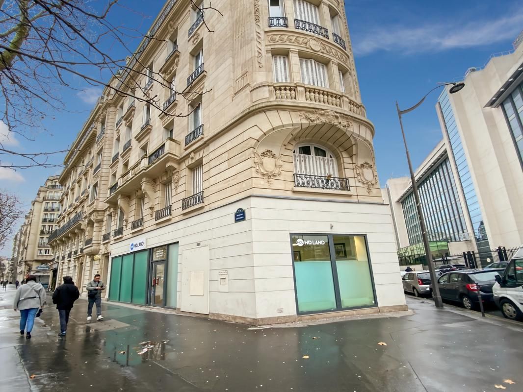 Location local commercial 143 m² non divisibles