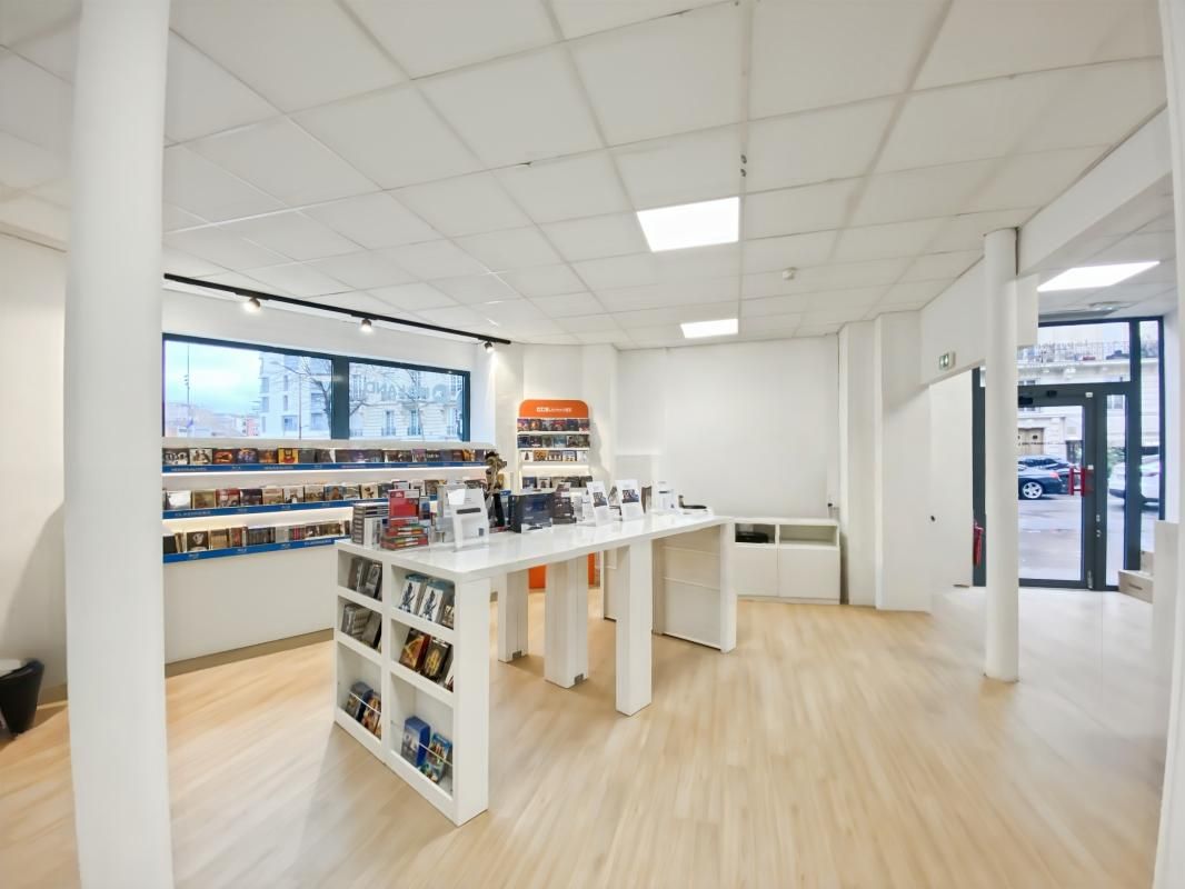 Location local commercial 143 m² non divisibles