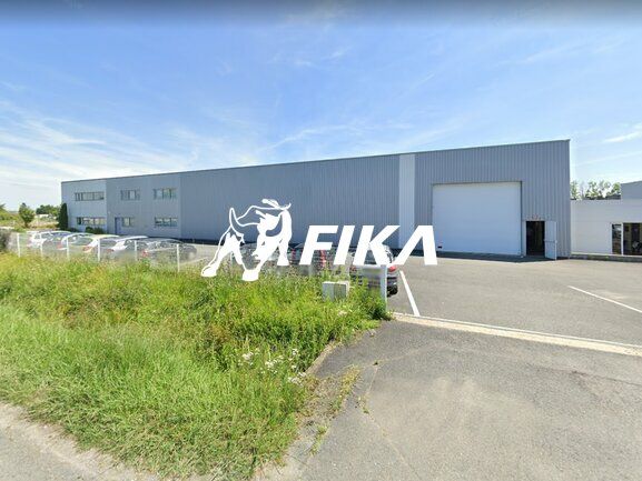 A vendre local d'activités 1400 m² à Beychac et Caillau 