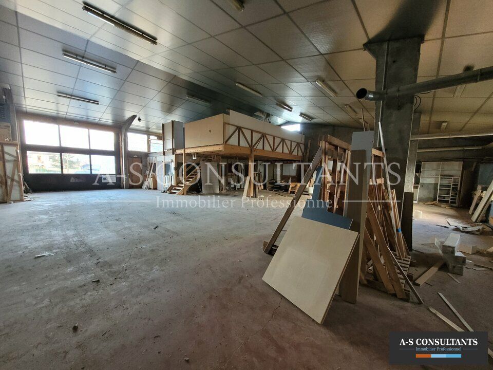 ANDANCETTE (26140) à vendre local d'activité de 435 m² situé proche des axes avec nombreux stationnements.