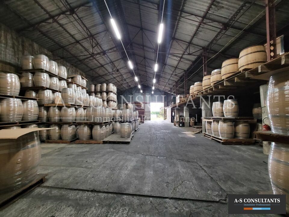 MORAS EN VALLOIRE (26210) à vendre local d'activité de 520 m² avec stationnements devant le bâtiment situé proche des axes.