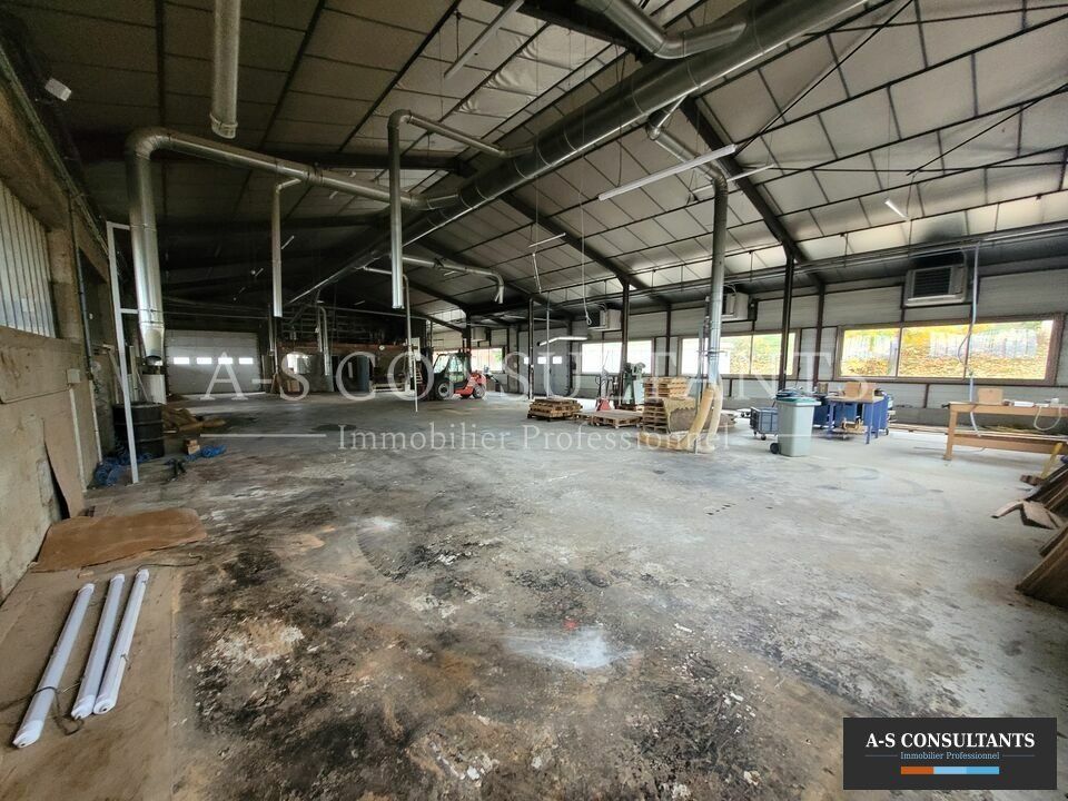 MORAS EN VALLOIRE (26210) à vendre local d'activité de 690 m² avec nombreux stationnements situé proche des axes.