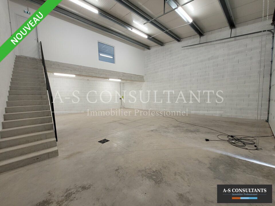 Location local d''activites 155 m² non divisibles