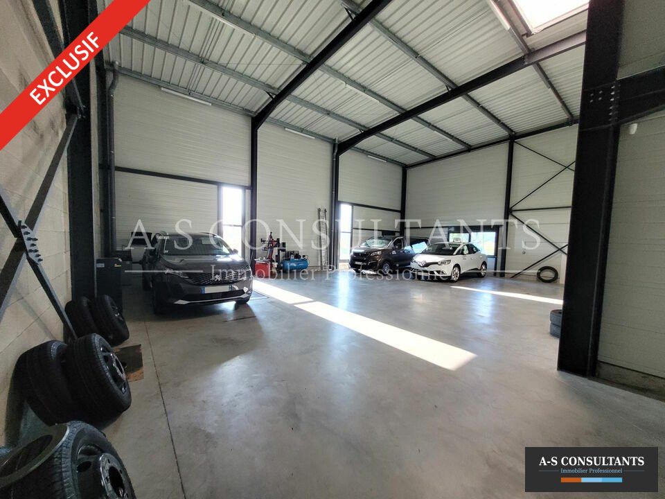 MARCIOLLES (38260) à louer local d'activité ou commercial de 300 m² avec stationnement privatifs situé sur un axe passant.