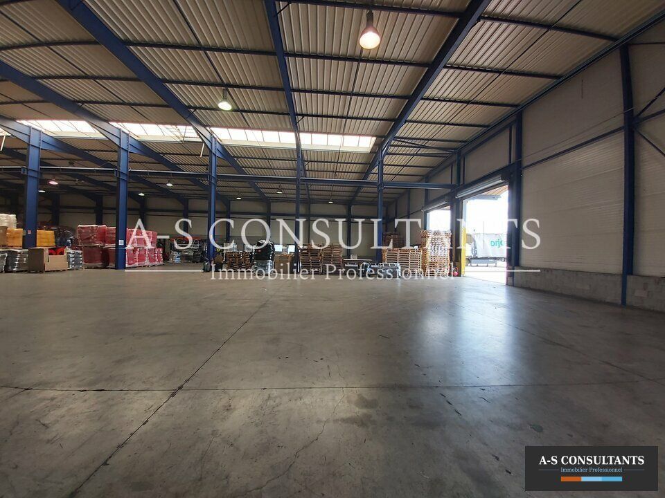 Location local d''activites 1928 m² non divisibles