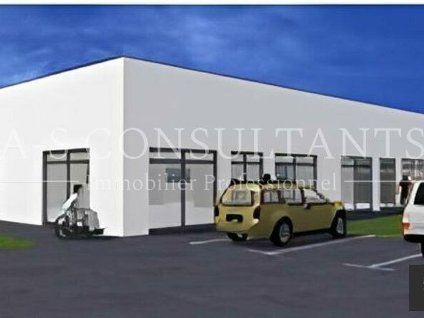 DAVEZIEUX (07430) à louer local professionnel de 250 m² situé sur axe très passant avec stationnements.