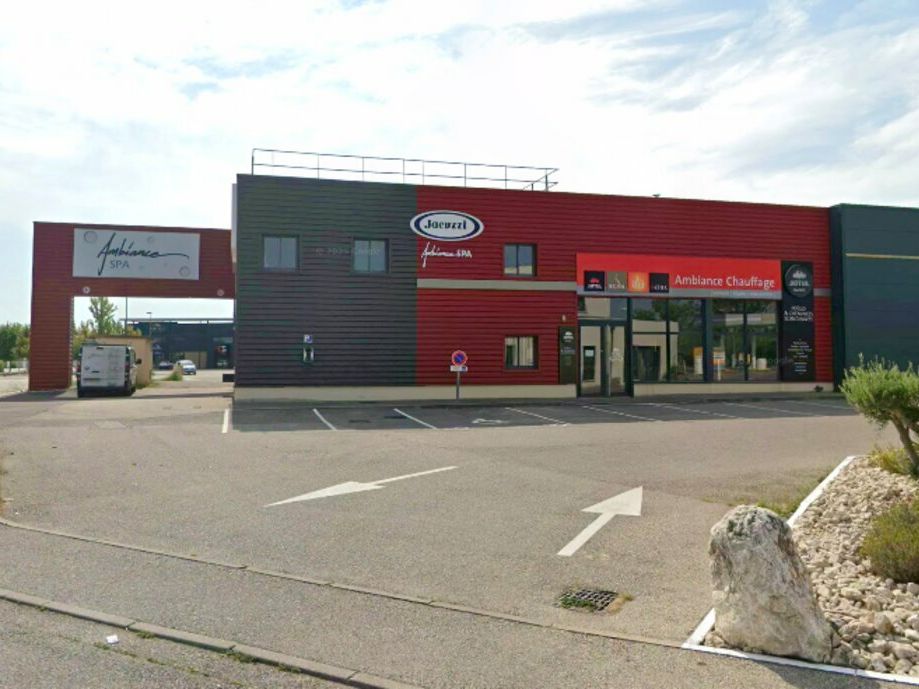 Location local commercial 720 m² non divisibles